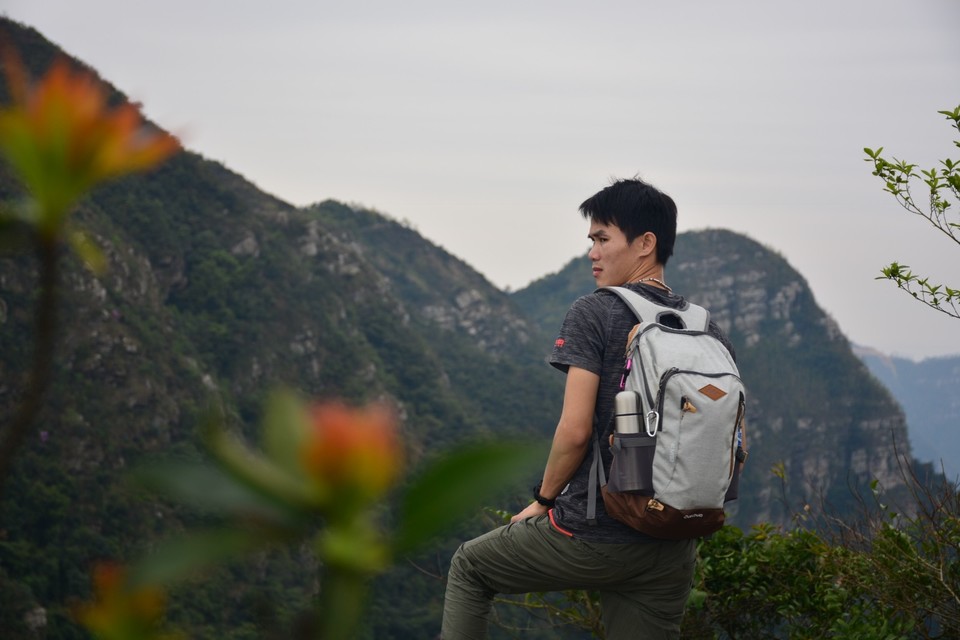 F9DE5FA6-7109-4335-AE37-75D12B2BEBF8