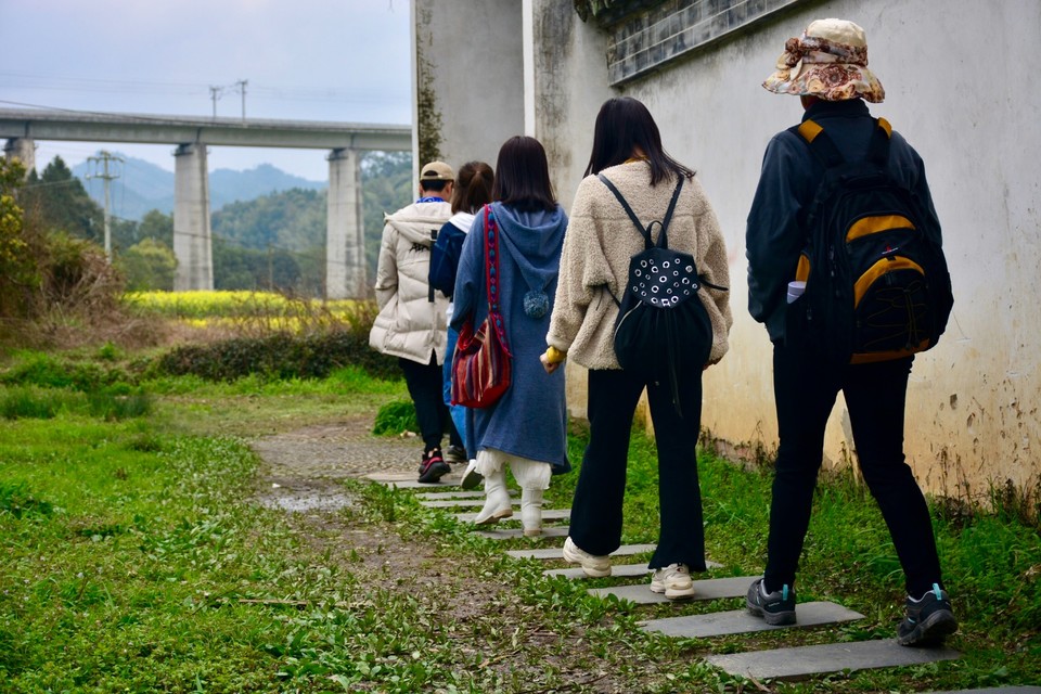 DEB53E0C-DEAB-413E-B581-6C35A6F9A9D8