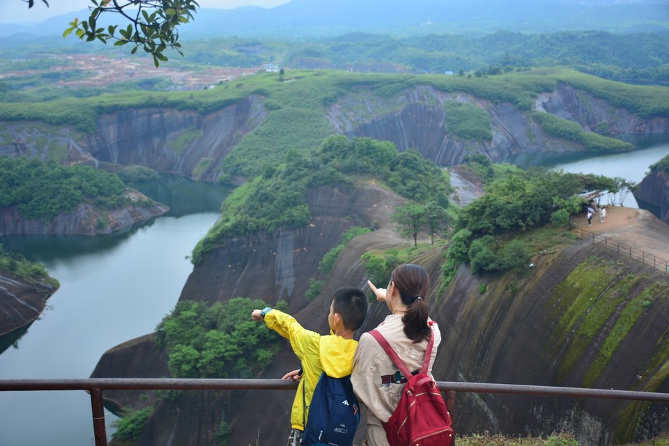 853900CF-8DAF-40F8-8F4E-838A19FD4B3B