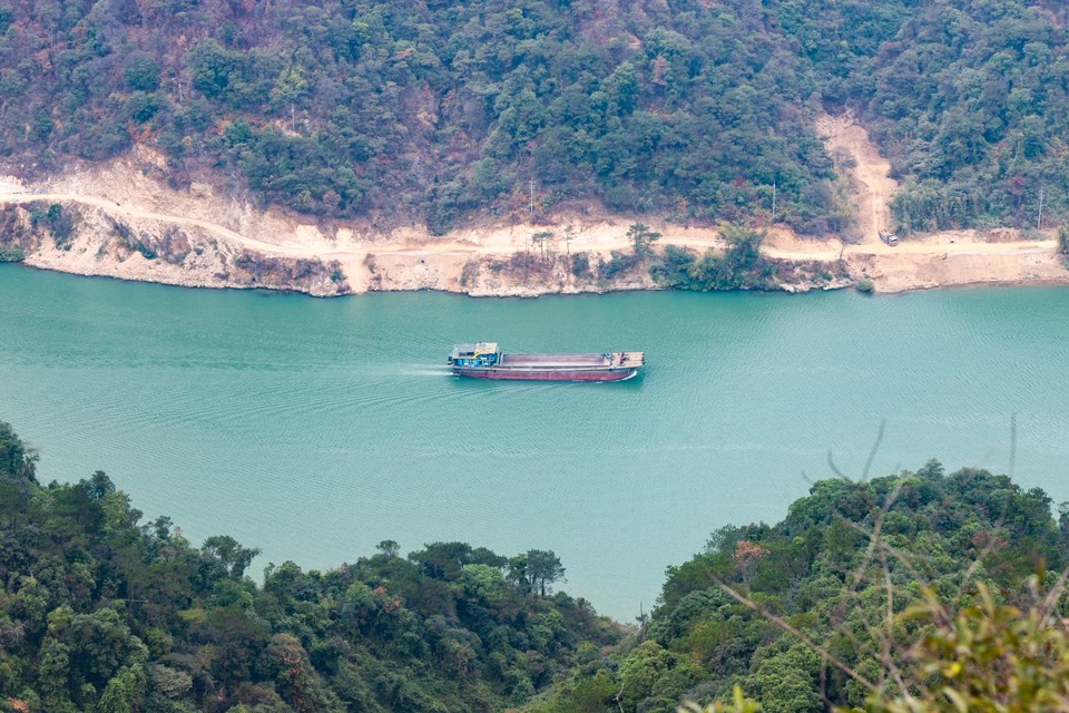 2C01A241-9BA9-4594-9A53-41A968CB89F9