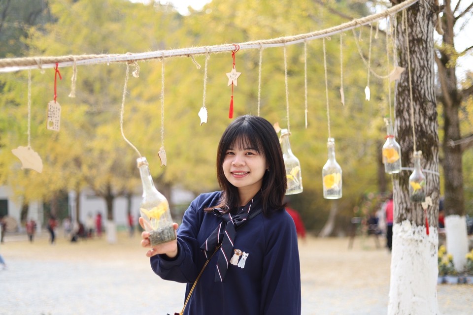 4C7D7D72-743A-4212-9844-B361E8E32634