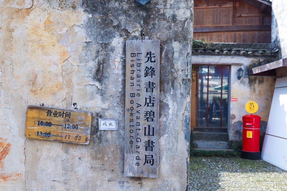 D1E5F893-4ED7-4A5F-91A0-4A40F301309C