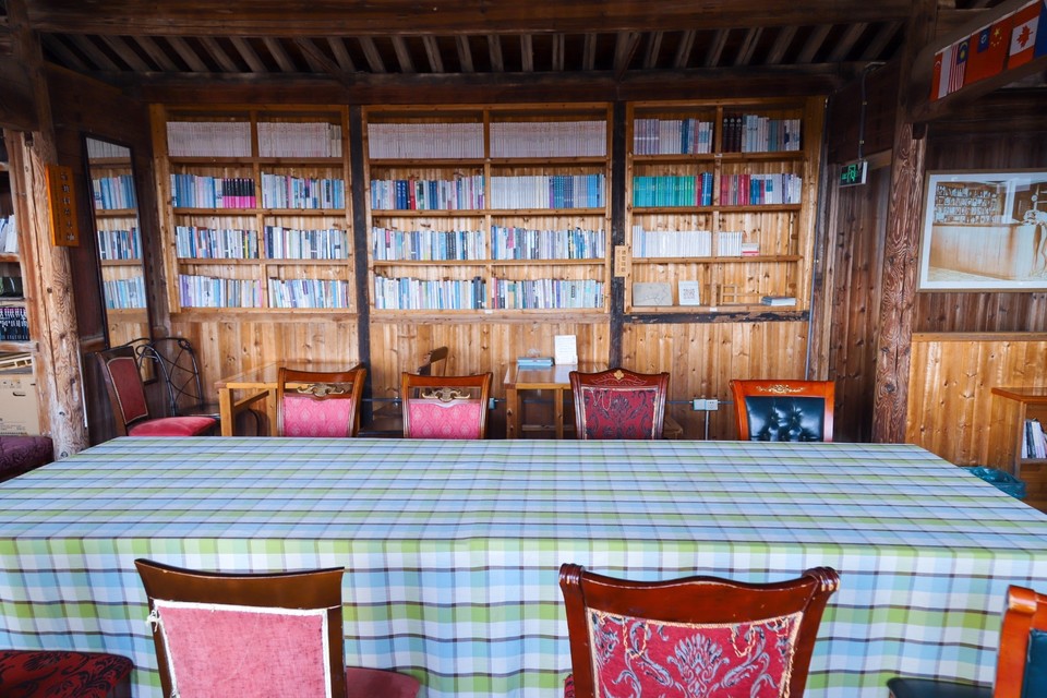 2FF3D8A6-50F4-45D6-9C66-C2AF34E9E98A