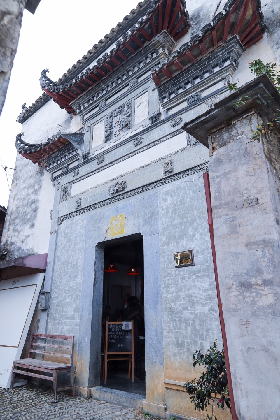 93665403-5256-43C4-B89B-E266B140FD51