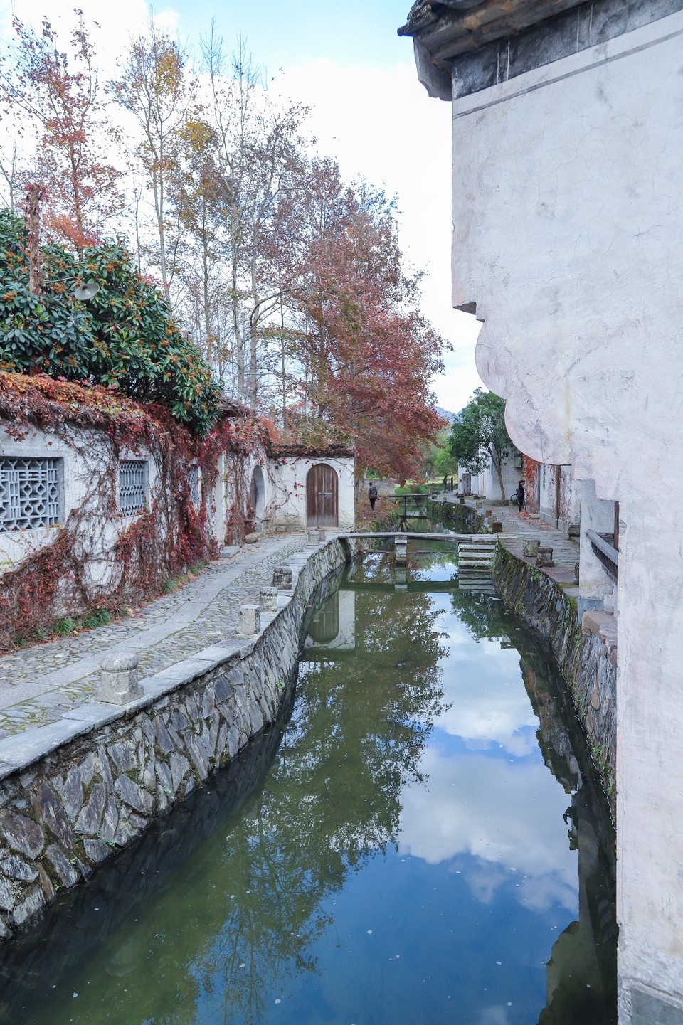 98BF0180-A5F4-4C17-A600-943C150B2B2B