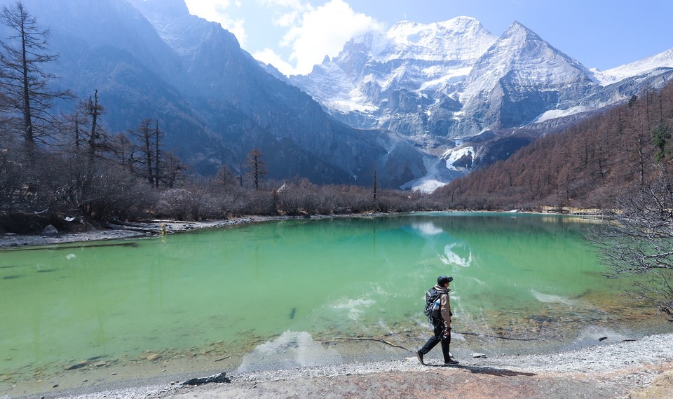 304E043B-49B4-41A5-BFF4-8F0C9DD6C431