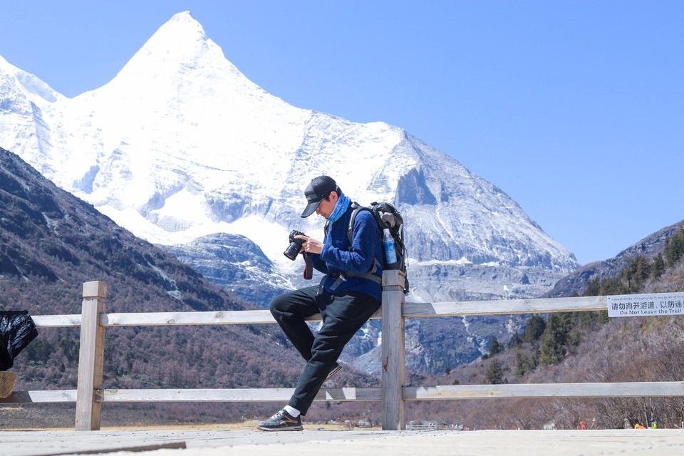 852B2F50-EF14-43B3-B1E4-F1D524ABD2D7