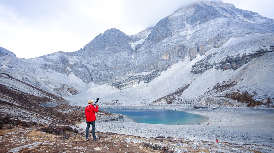 D6FB7402-15DC-4A87-876C-3C4D5AB84E57