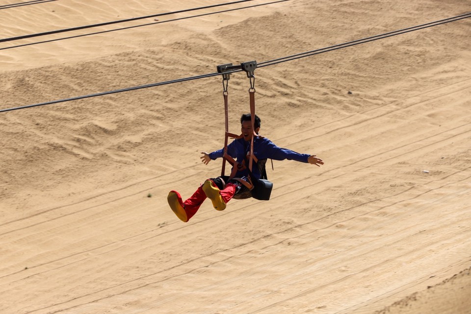 E717FCDC-783E-40A0-8AF2-EF3C6C03361E