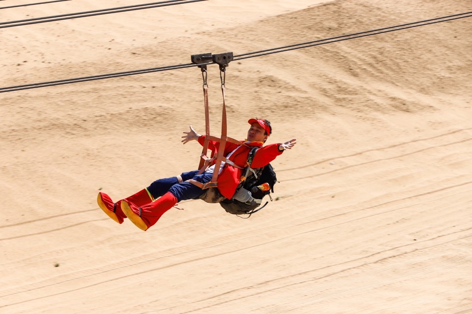 1DDBF8C5-9560-4B79-9D99-CB66013D4635