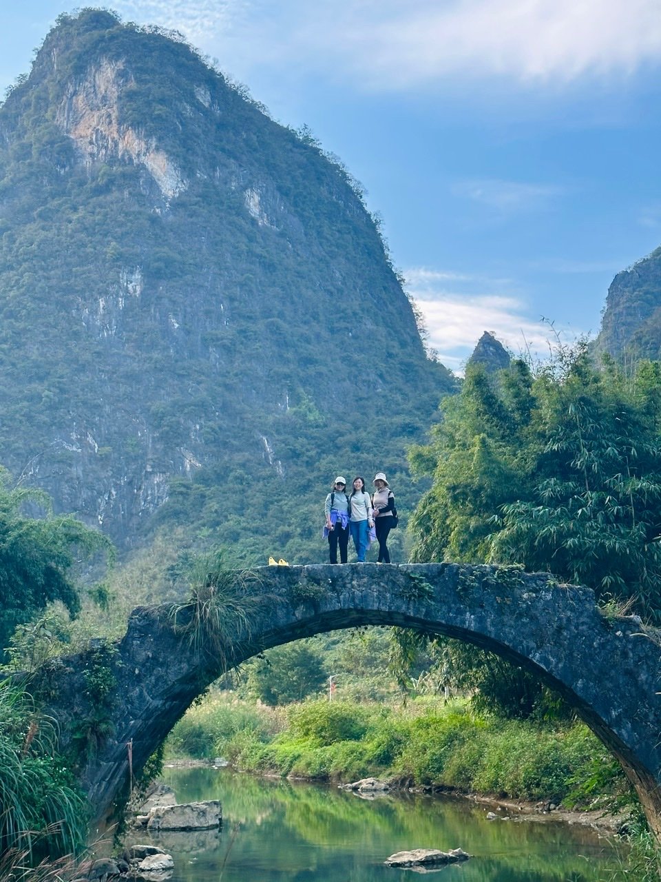 B9852B8B-C0E0-4E0D-A8AB-9657595B583B