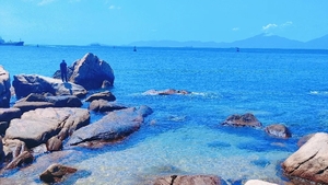 【避世秘境外伶仃岛2天】绝美玻璃海海岛：桨板、垂钓、冲浪，环岛徒步，探密矿湖、北帝庙、奇石峰公园，沉浸式玩转宝藏海岛