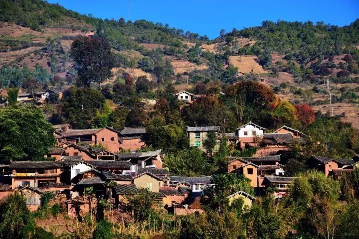 比如保存千年原始风貌的小地方——诺邓古镇