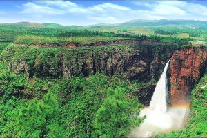 【广佛出发｜广东大峡谷】徒步《中国国家地理》杂志评为广东十大最美徒步线路~乳源大峡谷，邂逅广东版张家界