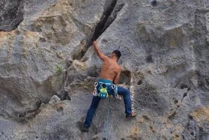 【小众】攀岩+绳降！岩壁之上，地心之下，攀越山海，别开生面的户外探险之旅