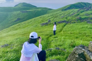 【夜徒八面山】邂逅2042米！离天三尺三，看星空、云海、日出日落、奇峰怪石、大草坡，一切都是给你最好