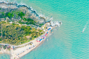 【浪漫茂名3天】春湾石林+龙宫岩+露天矿+巴布几内湾+中国第一滩+晏镜岭+童子湾+有福城+疍家墟俚街，寻味茂名特色美食