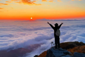 【夜登宜章瑶峰】徒步湖南醉美高山草甸  守候云海之上的绝美日出