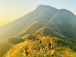 【大小圣山夜徒】新路线！再不去就火了！这座广西版“武功山”大小圣山，藏着你不知道的云端草原！