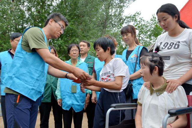 秦皇岛青龙13岁患病女孩：我想站起来，还想回学校上学