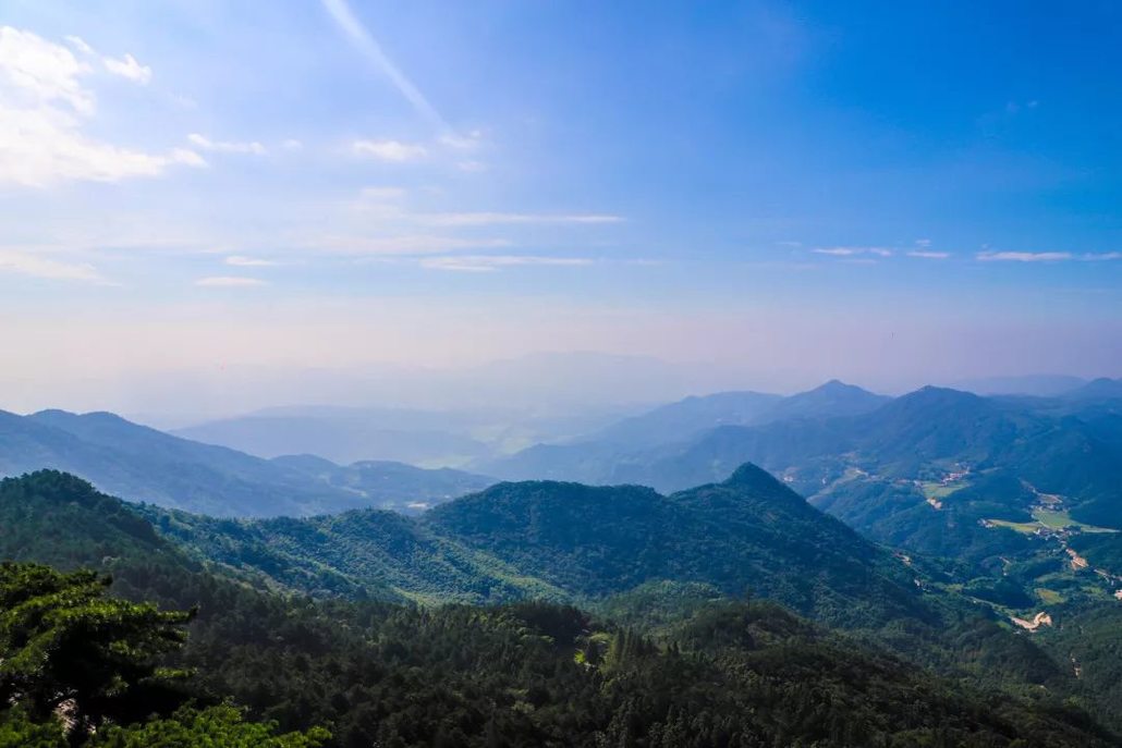 黄冈浠水三角山滑雪 爬山 蹦极 入住四星酒店.