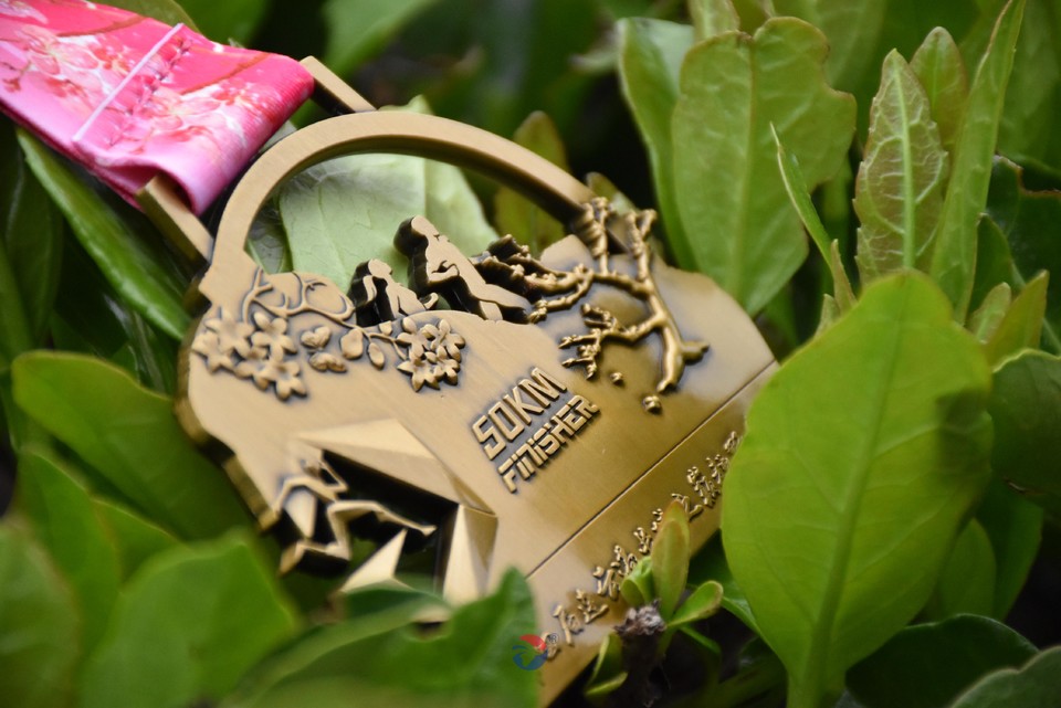 50公里完赛奖牌