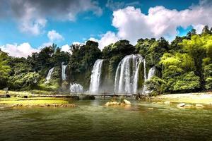 广西16日自驾，从桂林到巴马秘境 中越边境东兴国门 德天瀑布邂逅涠洲岛 ，可自驾，可拼车