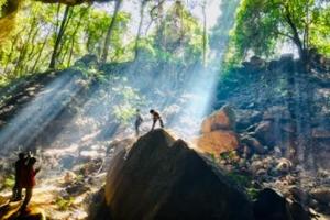 【西樵山探洞1天，广佛出发】每周三、六、日出发佛山西樵山探洞，追一场耶稣光盛宴1天