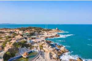 【浪漫惠汕2天，广佛出发】入住海景房、游玩绝秘沙滩体验浮潜、赶海、冲浪，摄影南海寺&网红碉堡，打卡汕尾天空之城