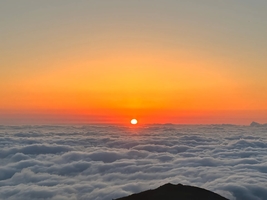 【特价98·夜爬东灵山】周三/五/六1日游︱迎接黎明曙光の满天繁星-浪漫云海-震撼日出-登顶北京最高峰