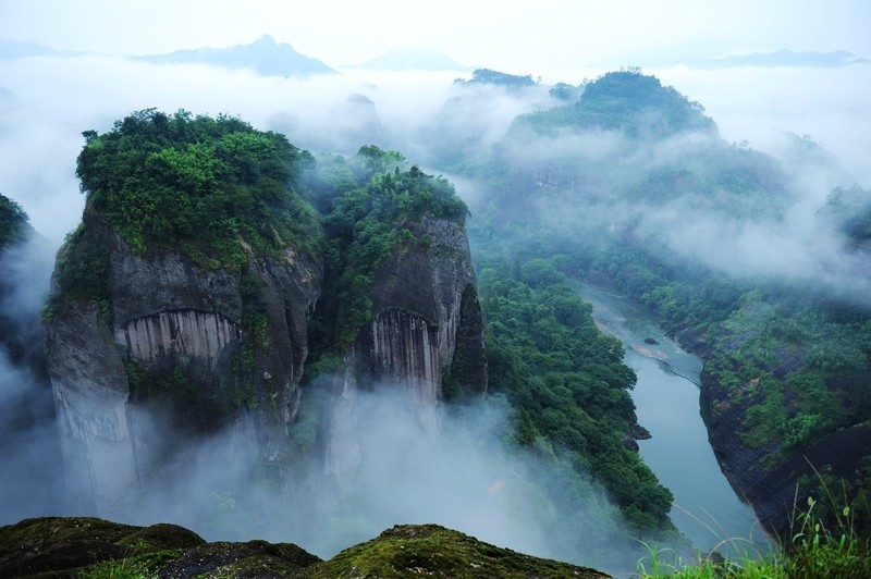 茶香满麓—寻访灵动武夷的秋韵  秀丽九曲溪九曲溪是武夷山脉主峰——