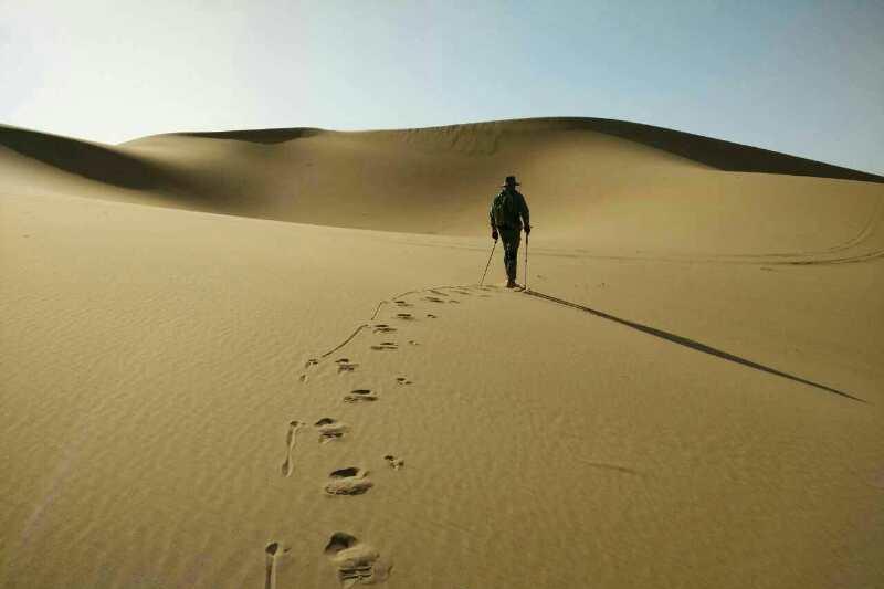 客服热线:                       远方的路户外 一个人