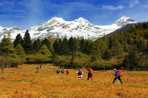 【2025年四姑娘山穿越】中国十大经典徒步线路之一 四姑娘山长坪沟穿越毕棚沟