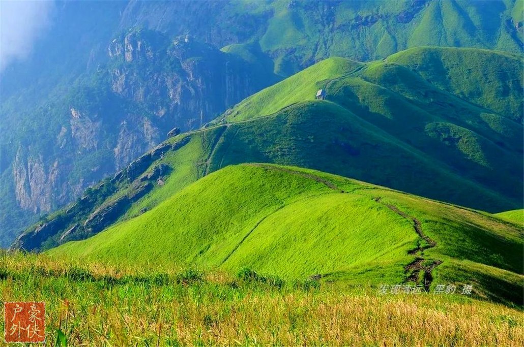 船底顶山有草地,石坡,溪谷,湿地,悬崖,丛林,山脊等等,风光特别.