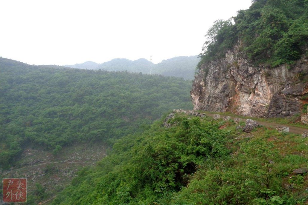 原名龙眼峰,龙崖嶝,与西北方向的太婆尖龙角山统称龙山,因龙眼峰隶属