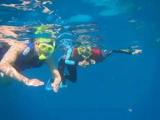 浮潜,我们第一个想到的是普吉岛,马来西亚,沙巴,美娜多等等这些水很美