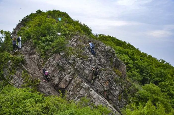 12南京户外驴友拉练圣地-江苏之魂高丽山,尽享在舞动山脊攀爬的乐趣