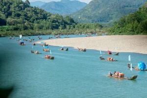 国庆【往返双高4日】温州文成百丈漈-洞头中屿小洱海-半屏山-海上月堤-七彩洞头村-金沙滩- 楠溪江竹筏漂流-丽水古城