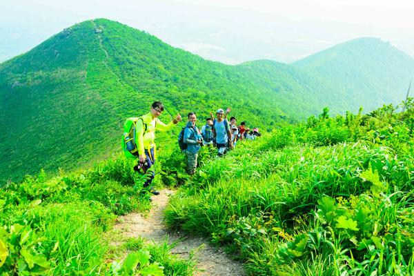 南京户外驴友拉练圣地-汤山九连尖九峰连穿，徒步南京小武功山，赏高山草甸，正反穿挑战&休闲交友旅行两相宜