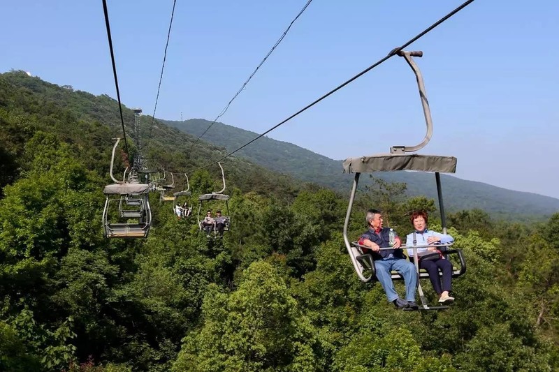 经由紫金山天文台 至头陀岭,全长2350米,高差330米 那些年 这条索道