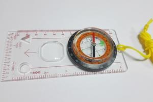 户外指北针