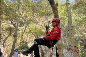 【招新训练】【12月13日-周六上午】SRT单绳攀升技术，攀爬与保护5步法，保护站设置与下降体验（文博宫~鸡公山一带）