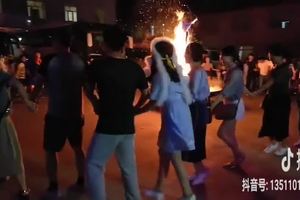 俱乐部歌舞晚会