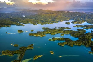 1.17成行/1.18【万绿湖徒步】打卡人间瑶池万绿湖，广东版“千岛湖”徒步12公里