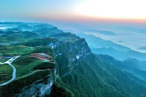端午高铁湘西3日，八面山云海+边城茶峒+凤凰古城｜0购物纯玩