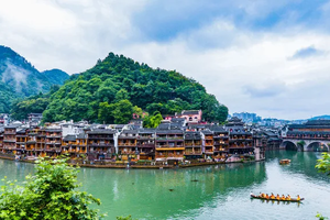 2.17-21【广深出发·全景湖南5天】张家界、天门山、芙蓉镇、凤凰古城 动车往返