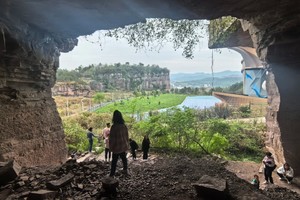 【2日定制】原始丛林藤蔓秘境、穿越天坑地缝一线天，迷人谷溯溪清凉一夏