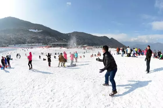 特推九鼎山 • 12月16日【周日】哇啊啊啊！太子岭滑雪场竟然可以享受阳光沐浴、高山滑雪，带你High翻全场！