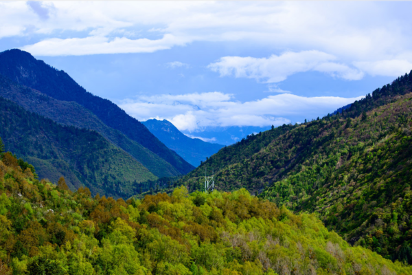 孟屯河谷穿越天空之眼 • 3月23日【周六】行走在原始野性的山路，进行一场高海拔上的较量。