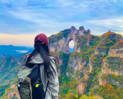 【1日•蚕姑坨】红叶让狼牙山更加秀美の探寻天门奇洞-户外经典12公里穿越<初级>